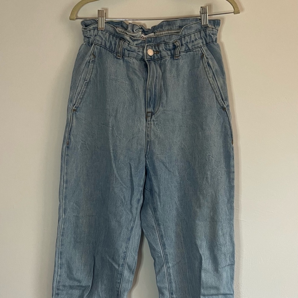 Zara high waist cropped blue jeans. Size 4